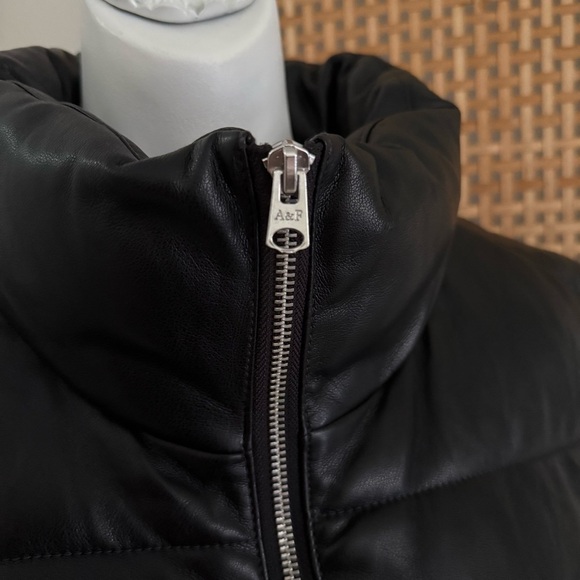 Abercrombie Womens Vegan Leather Puffer Vest Black Ultra Collection Size XL - Picture 6 of 11